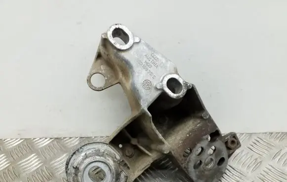 Audi A4 S4 B6 8E 8H Engine mounting bracket 8E0199351C