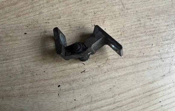 Volkswagen Tiguan Front door lower hinge 5N0831402A