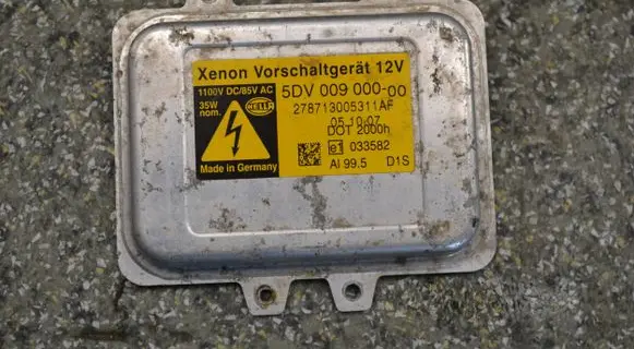 BMW 5 E60 E61 Headlight ballast module Xenon 033582