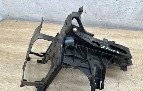 BMW 5 GT F07 Headlight/headlamp mounting bracket 7200778 11071510