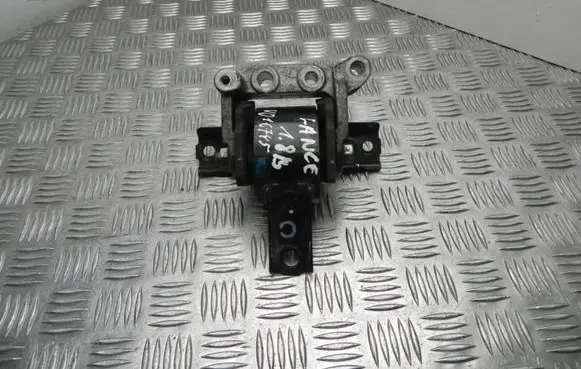 Mitsubishi Lancer VIII Engine mount bracket VD16745