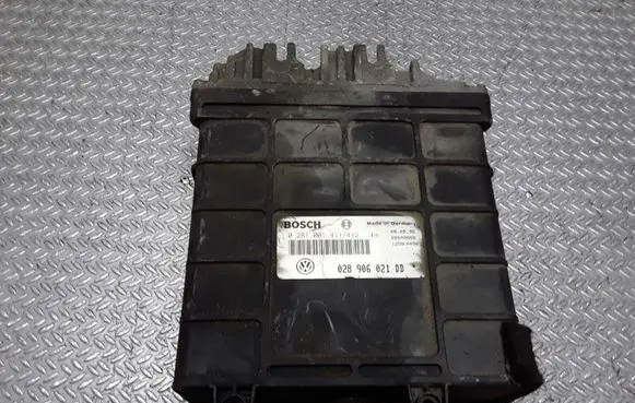 Volkswagen Golf III Engine control unit/module 0281001411 028906021