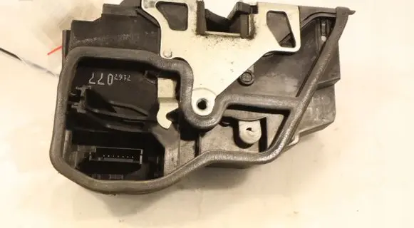 BMW 1 E81 E87 Front door lock 