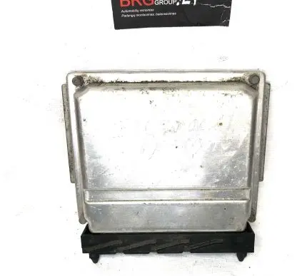 Volvo XC70 Engine control unit/module 1039S05977 0261208289