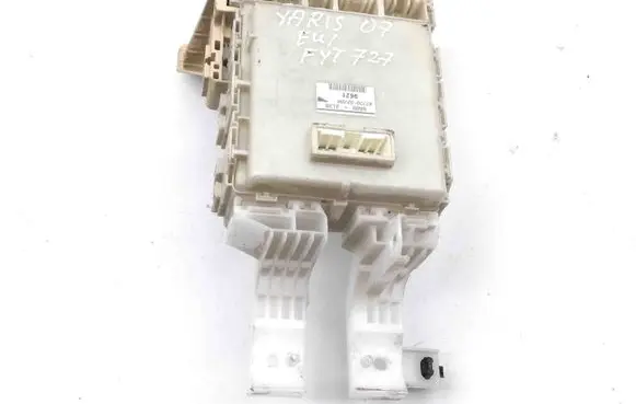 Toyota Yaris Central body control module 8273052700