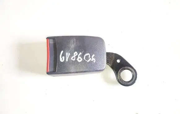 Middle seatbelt buckle (rear)