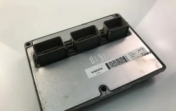 Volvo V50 Engine control unit/module ECU 30743371