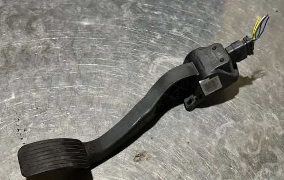 Peugeot 3008 I Accelerator throttle pedal 9671417080