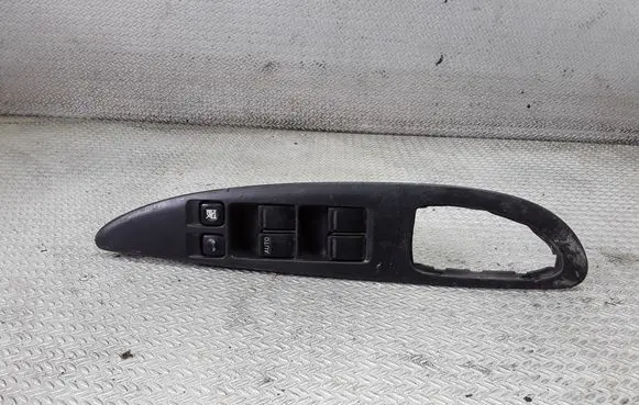 Nissan Primera Electric window control switch 25401AV640