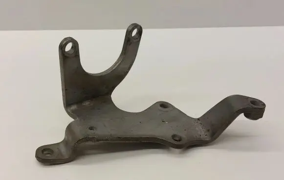 Volkswagen PASSAT B8 Engine mounting bracket 03N103369C