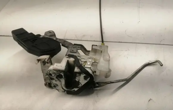 Toyota Aygo AB10 Front door lock 126G0514