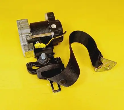Rear seatbelt