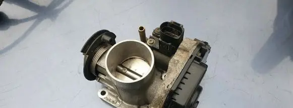 Volkswagen Golf III Throttle valve 030133064D