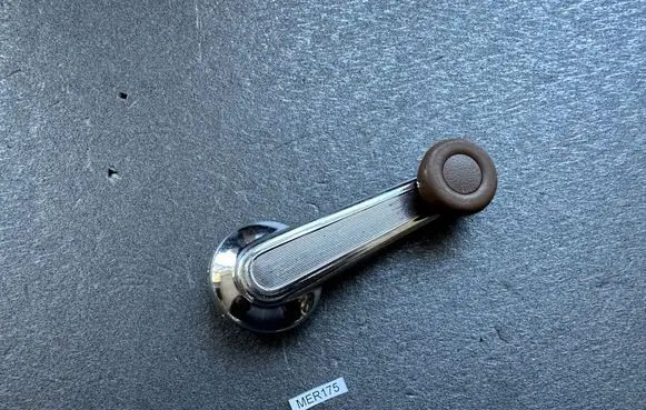 Nissan Patrol 160 Front door window winding handle 80760C7101