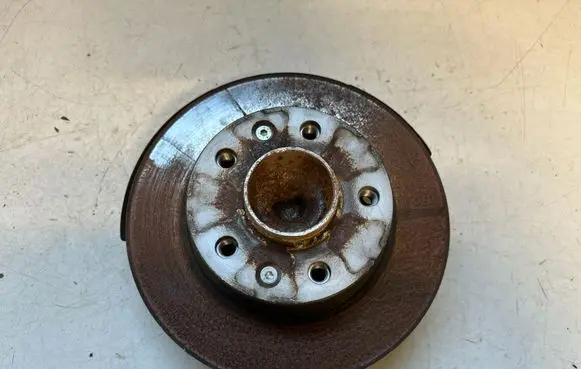 Nissan Juke II F16 Rear wheel hub 