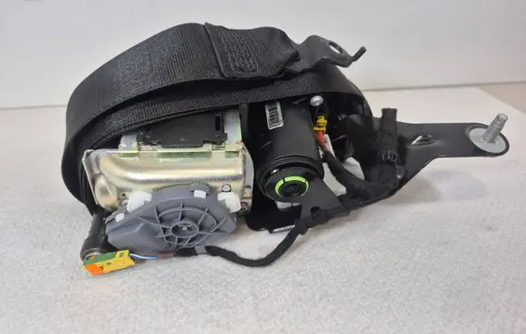 Mercedes-Benz E W212 Front seatbelt 636872000A
