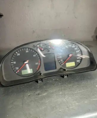 Volkswagen PASSAT B5 Speedometer (instrument cluster) 3B0920822A 110008961015