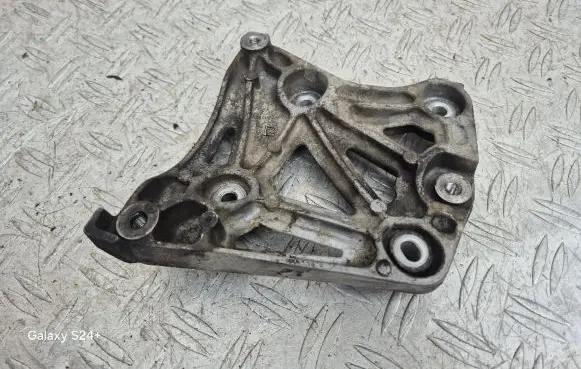 Opel Antara A/C compressor mount bracket 96868422