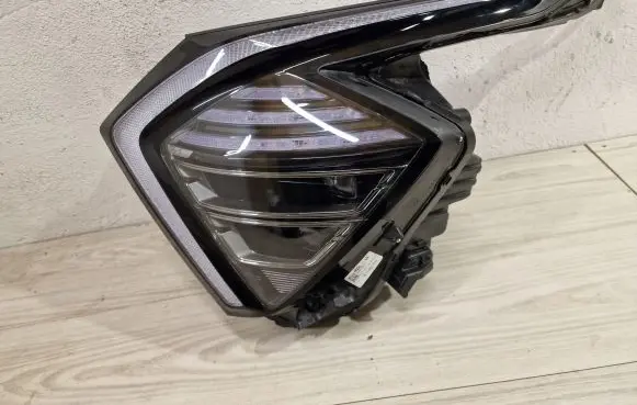 KIA Sportage Headlight/headlamp 92101R2100