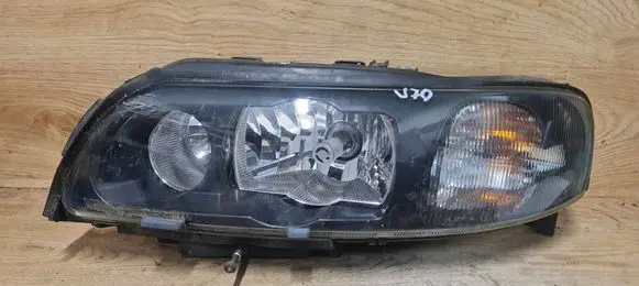 Volvo V70 Headlight/headlamp 8693656