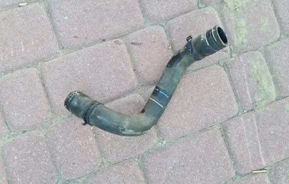 Opel Insignia B Engine coolant pipe/hose 39087125