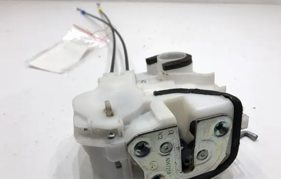 Mitsubishi Outlander Rear door lock 
