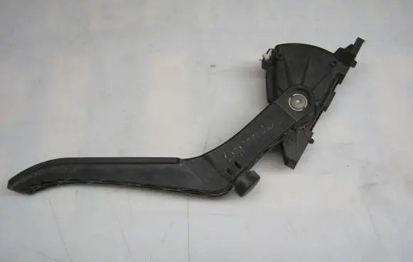 Volkswagen Touareg I Accelerator throttle pedal 7L6723507