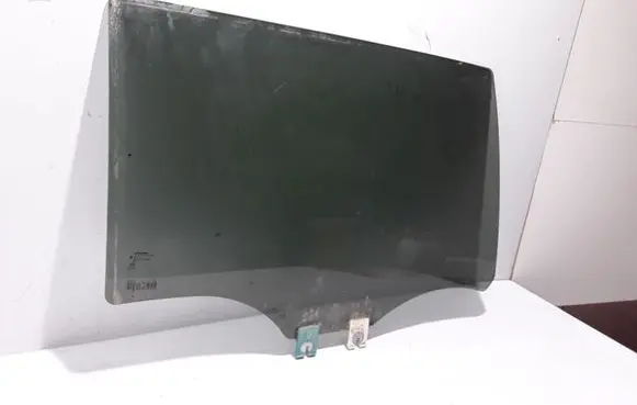 Chrysler Pacifica Sliding door window/glass 68231942AA