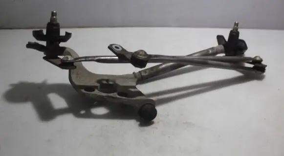 Toyota Yaris Front wiper linkage 