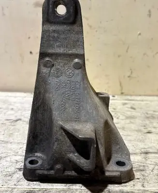 BMW 3 E92 E93 Engine mounting bracket 6777064 22116777064
