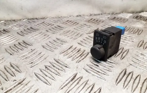 Nissan Primera Headlight level height control switch