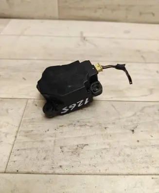 Volvo V50 Air flap motor/actuator 4N5H19E616