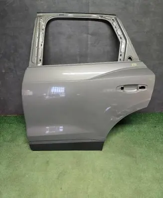 Audi Q3 F3 Front door