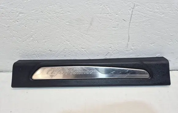 Alfa Romeo Giulia Front sill trim cover 156107572