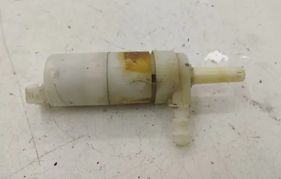 KIA Sorento Headlight washer pump 