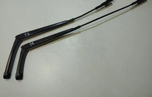 Skoda Octavia Mk2 (1Z) Front wiper blade arm 1Z1955409 1Z1955410