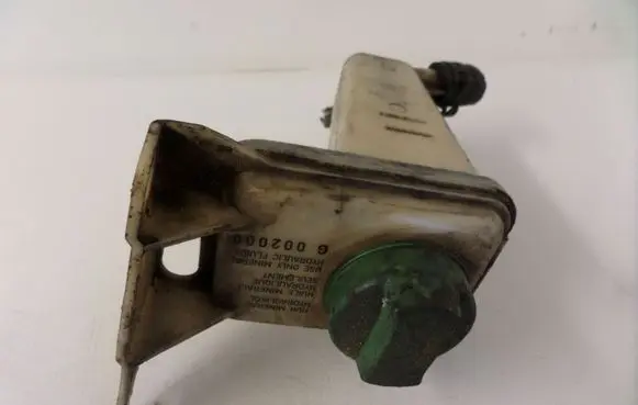 Audi A4 S4 B5 8D Power steering fluid tank/reservoir 8D0422373C