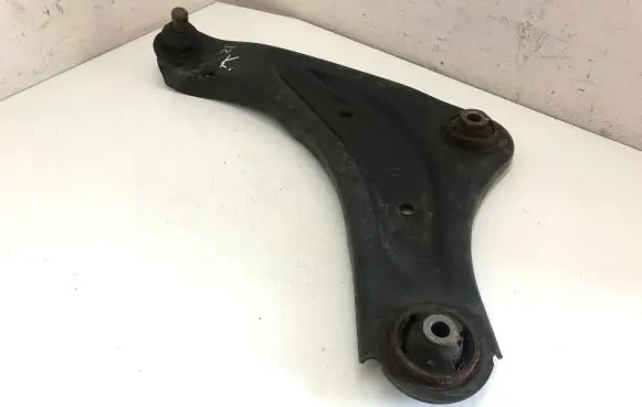 Nissan Pulsar Front lower control arm/wishbone BY14L
