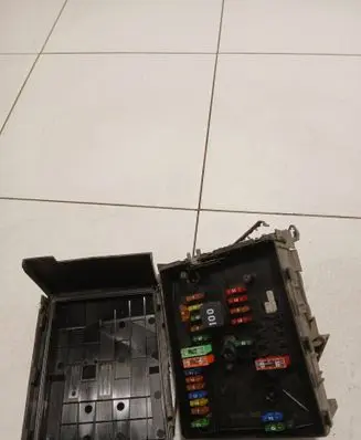 Volkswagen Caddy Fuse box set 3c09712490 1K0937132F 0414189871
