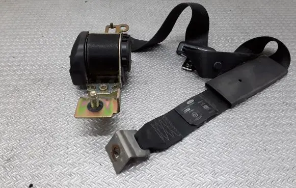 Ford Explorer Front seatbelt F67D78611B09AA