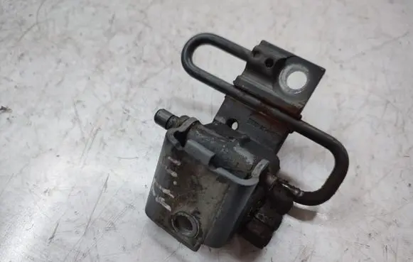 Audi Q7 4L Front door lower hinge 8E0831412E