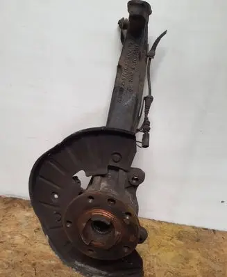 Volkswagen Touareg I Front wheel hub spindle knuckle 7L0407258A