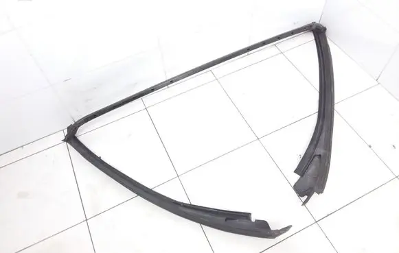 Mercedes-Benz E A207 Rubber seal rear door window/glass A2076700339