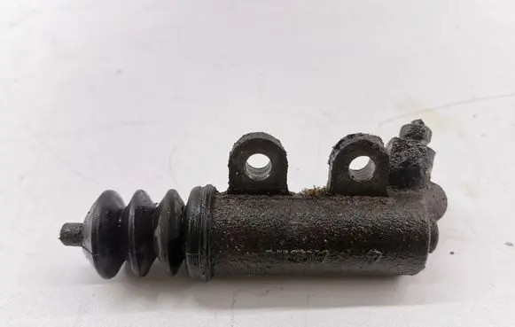 Clutch slave cylinder