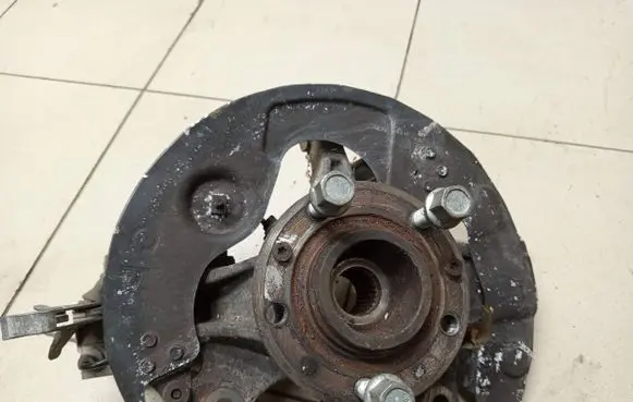 Peugeot 308 Front wheel hub spindle knuckle