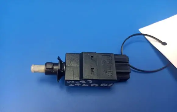 Mercedes-Benz E W211 Brake pedal sensor switch 0015454009