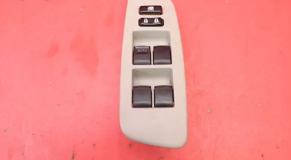 Toyota Auris 150 Electric window control switch