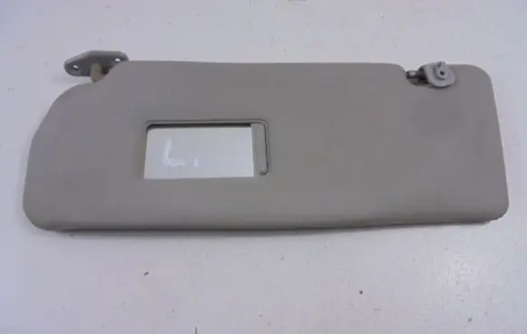 Mitsubishi Pajero Sun visor