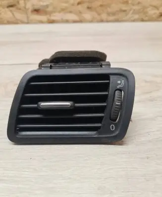 Volkswagen PASSAT B6 Dashboard side air vent grill/cover trim 05703001 057030011
