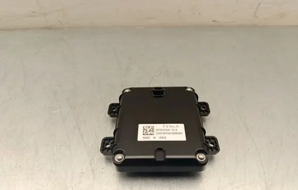 Tesla Model Y Juniper USB control unit 185554113E
